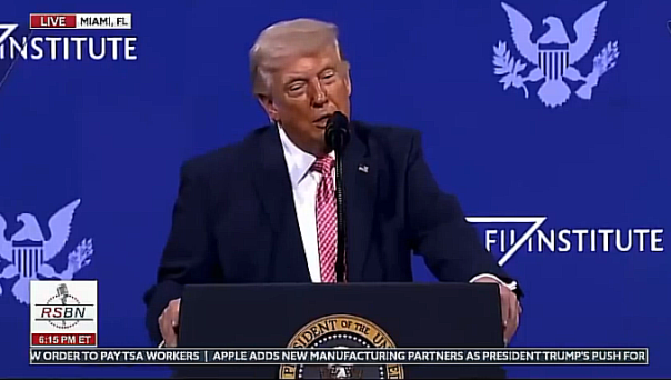 Дональд Трамп обратился к наследному принцу Саудовской Аравии Бин Салману: Он не думал, что придёт и будет целовать мой зад