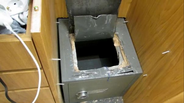 Мошенники уговорили москвичку на обыск по видео и украли из сейфа 1 млн рублей