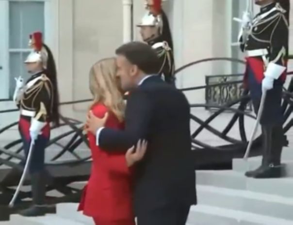 Макрон шокировал Мелони вульгарным поведением во время встречи в Париже