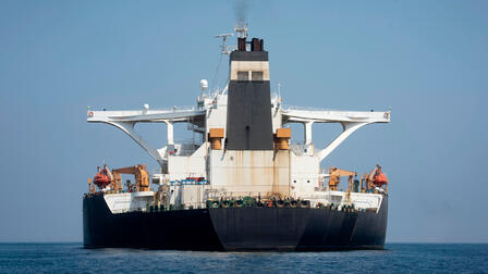 Каждый четвертый иранский танкер с нефтью прошел через блокаду США в Ормузе