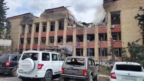 18 человек пострадали при ударе дрона ВСУ по администрации в Марковке ЛНР