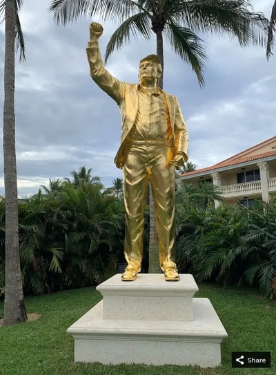 «Очень высокая и очень золотая». На гольф-курорте Трампа установили его статую