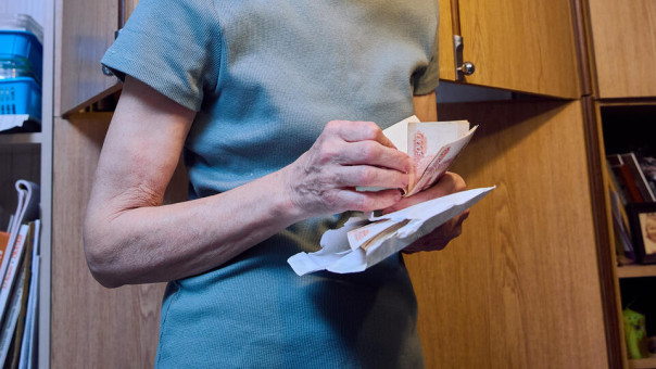 Московская пенсионерка отдала %22киберполиции%22 6 млн рублей и старинные монеты