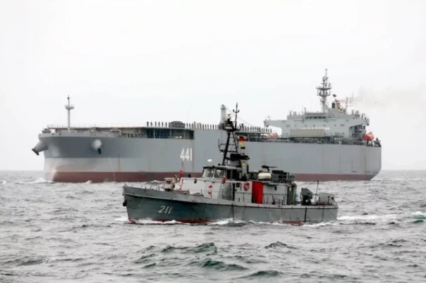 Десятки кораблей Ирана прорвали морскую блокаду США Ормузского пролива