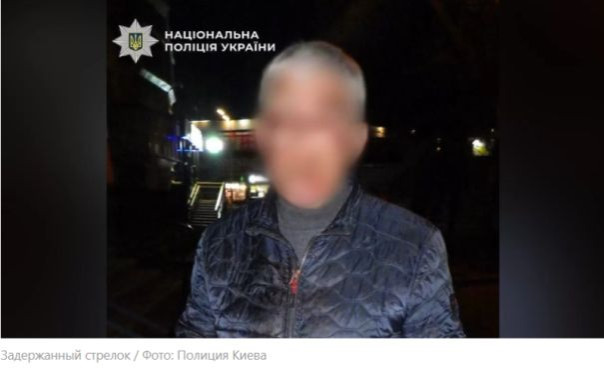 В Киеве водитель устроил стрельбу по пешеходу на перекрестке