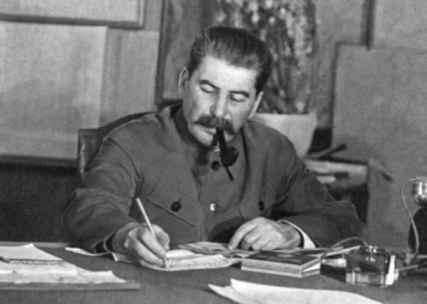 Сталин за партой. Как в СССР заново изобрели школьный учебник истории