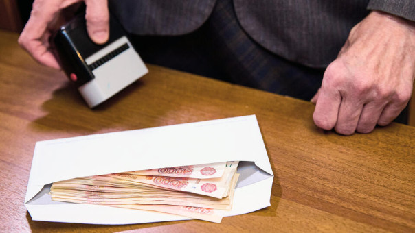 Как устроены популярные коррупционные схемы в России