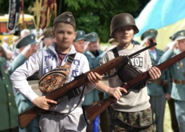 Школьники на Западной Украине организовали исторический клуб «потомков дивизии СС «Галичина»»