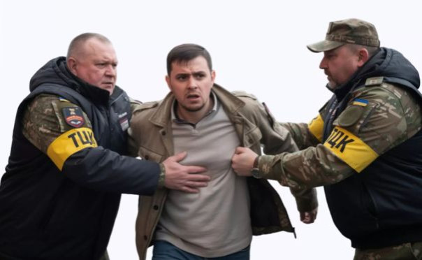 В ТЦК Днепропетровской области умер 43-летний архитектор | Подборка видео злодеяний людоловов