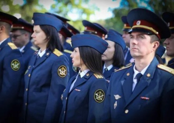 «Генералов всех разогнать. Повысить зарплату внизу». МВД оказалось аутсайдером рейтинга клиентоцентричности