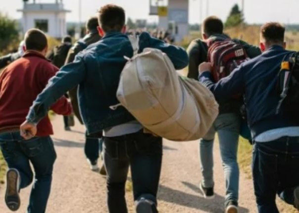 Около 700 тысяч молодых украинцев от 18 до 23 лет сбежали за границу за 8 месяцев