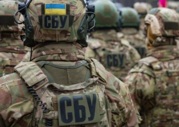 От переписки к сроку. Что стоит за валом «шпионских дел» на Украине?