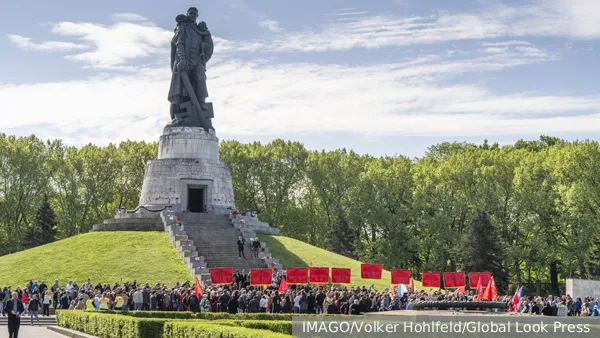 В Берлине запретили символику СССР и России на мемориалах 8-9 мая