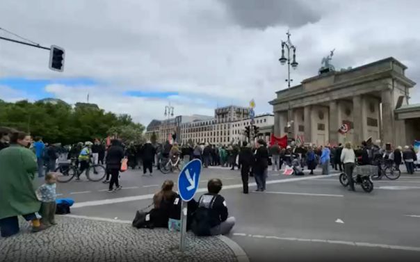 В Германии тысячи школьников вышли на очередной протест против обязательной военной службы