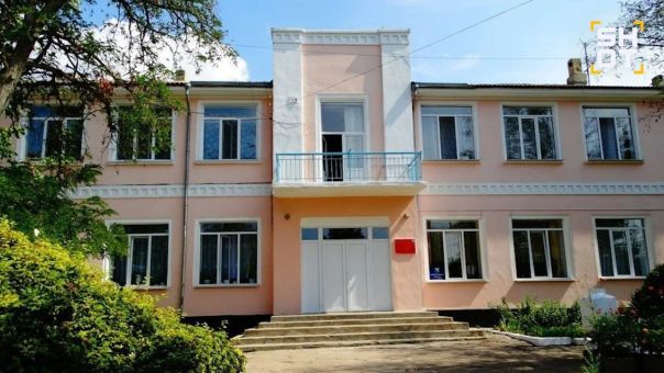 10 детей пострадали при обрушении балкона в Севастопольской школе