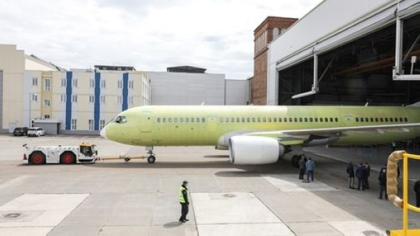 Первый серийный импортозамещенный самолет МС-21-310 перевели из цеха сборки в летно-испытательное подразделение Иркутского авиационного завода.