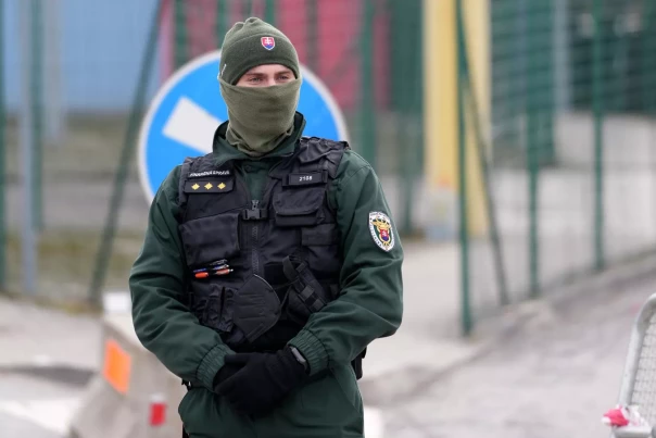 Словакия закрыла пограничные переходы с Украиной