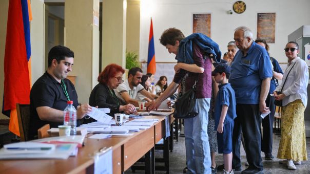 Оппозиция в Армении отказалась признавать итоги прошедших парламентских выборов