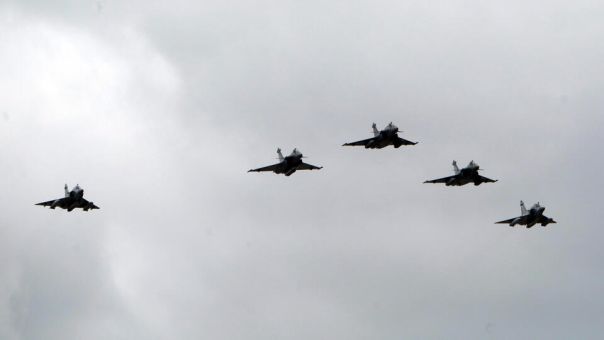 Макрон пообещал Украине 16 истребителей Rafale и учения "коалиции" у границ