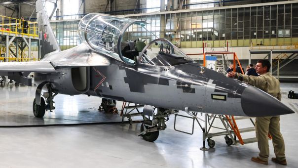 Путин ознакомился с ходом модернизации самолета Як-130М