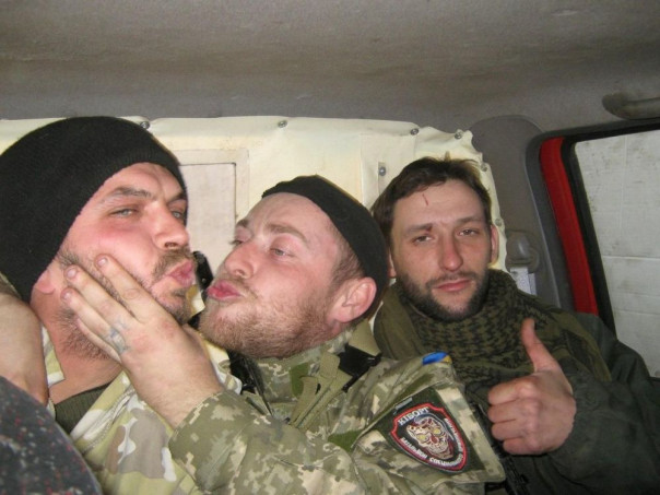 Премия Дарвина. Трое пьяных боевиков ВСУ подорвали себя гранатой — не пришлось и русскую пулю тратить