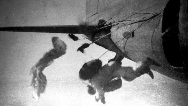 Шесть парашютистов против 100 немцев: смертельный бой партизан в 1943 году