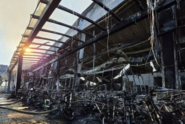 Два человека пострадали в ТЦ, уничтоженном при атаке ВСУ на Енакиево
