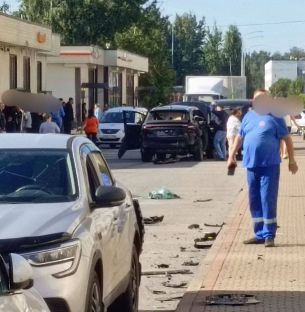 В Санкт-Петербурге на Колпинском шоссе взорвался автомобиль.