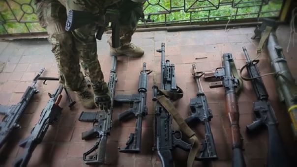 ФСБ обнаружила тайник ВСУ с иностранным оружием под Красноармейском