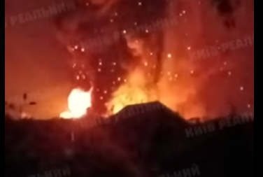 В Киеве огромный пожар, жителей просят закрыть окна