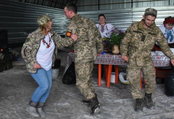 Украинские волонтёры жалуются на рвоту: граждане жертвуют ВСУ хлам, грязные трусы и рваные носки