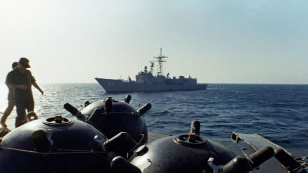 Танкер подорвался на минах при попытке пройти по Ормузскому проливу