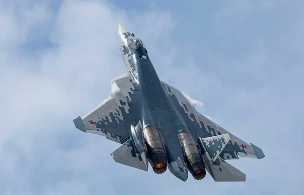 Су-57Э совершил сверхдальний перелет в Египет на вкладных топливных баках