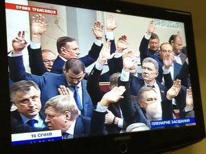 Депутаты перешли к голосованию поднятием рук (онлайн-трансляция)