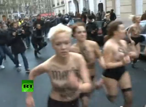 Католики побили FEMEN в Париже