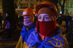 Во Львове милиция завела уголовные дела на активистов, блокировавших "Беркут" и воинские части