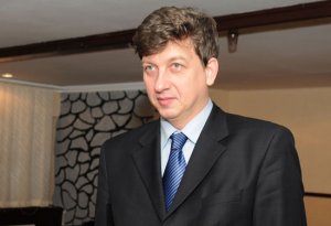 Снайпер подстрелил депутата Олеся Дония