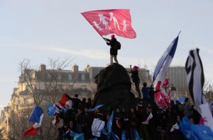 Французское правительство до конца текущего года не будет представлять в парламент законопроект о семье, вызвавший бурные протесты среди противников о