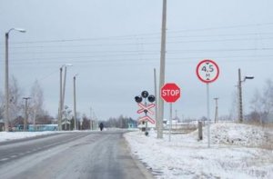 Поезд столкнулся с маршруткой под Сумами: 13 погибших