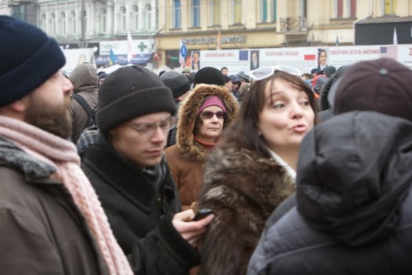 Майданутые европид@ры встретили киевлян арматурой, битами, дубинками и кувалдами