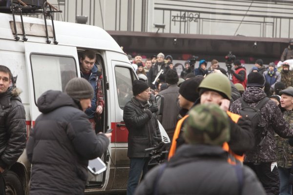 Майданутые европид@ры встретили киевлян арматурой, битами, дубинками и кувалдами