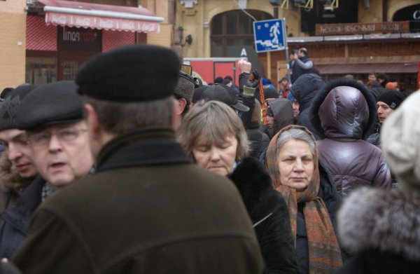 Майданутые европид@ры встретили киевлян арматурой, битами, дубинками и кувалдами