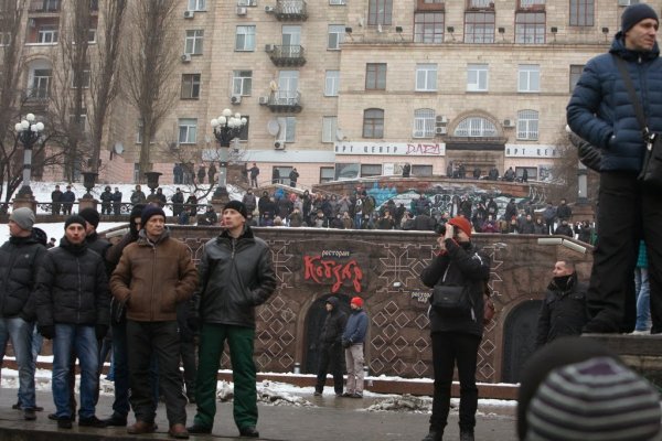 Майданутые европид@ры встретили киевлян арматурой, битами, дубинками и кувалдами