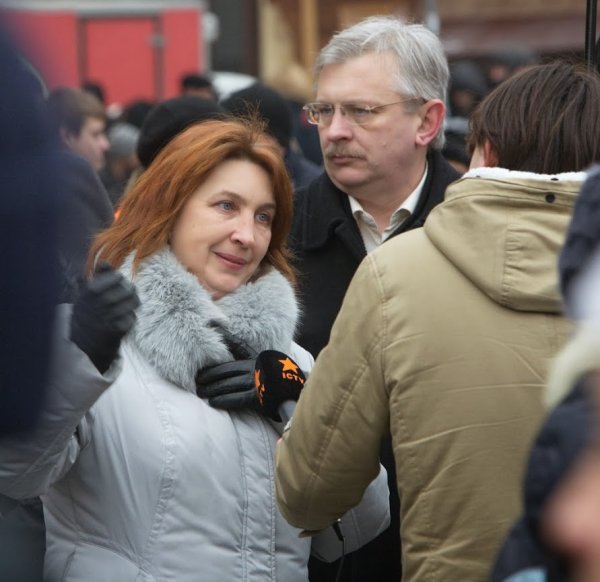 Майданутые европид@ры встретили киевлян арматурой, битами, дубинками и кувалдами