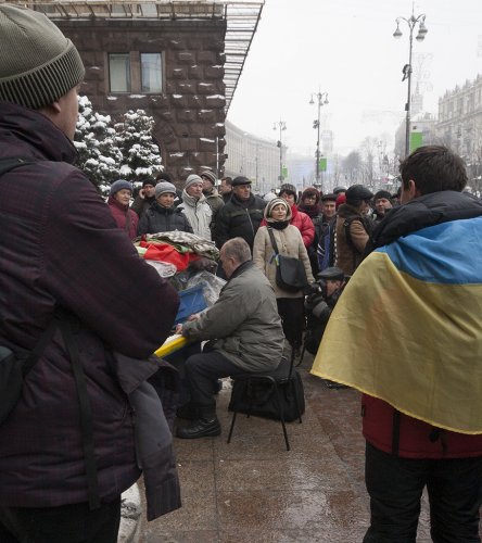 Откуда взялось фортепиано на Майдане