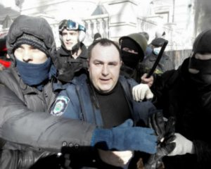 На Липской в офисе партии регионов экстремистами «майдановцами» захвачен пленный