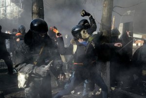 Радикалы разгромили посольство Канады в Киеве