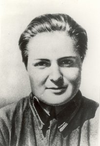 Звезда экрана подняла бойцов в атаку