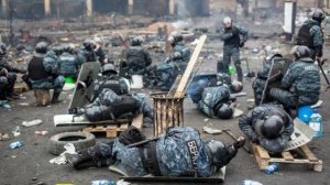 В центре Киева снайпер расстреливает милиционеров