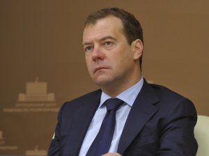 Дмитрий Медведев призвал Януковича не быть тряпкой